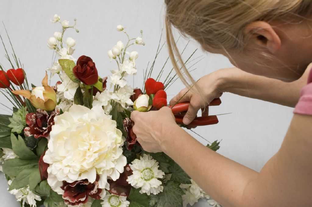 Как сохранить срезанные цветы дольше: советы и рекомендации